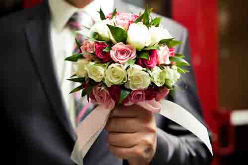 Доставка в деловом костюме