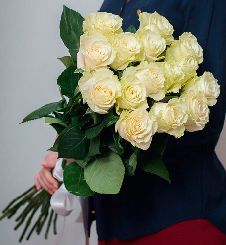 Букет 15 белых роз (70см)