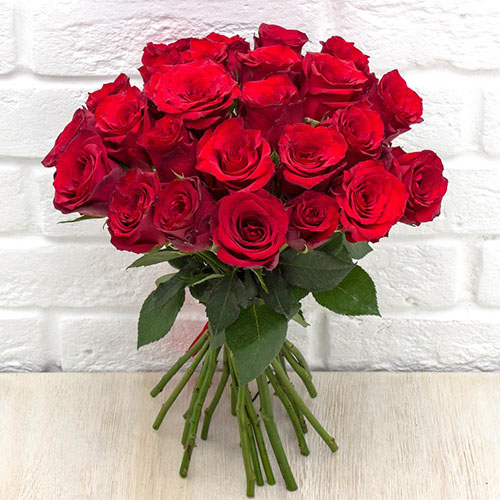 Букет 15 красных роз (50 см)