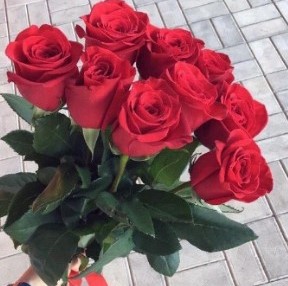 Букет 9 красных роз (60 см)