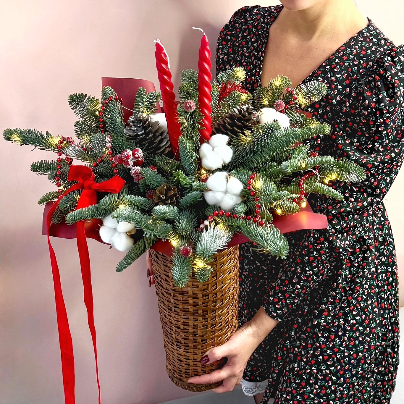 Композиция со свечами и гирляндой